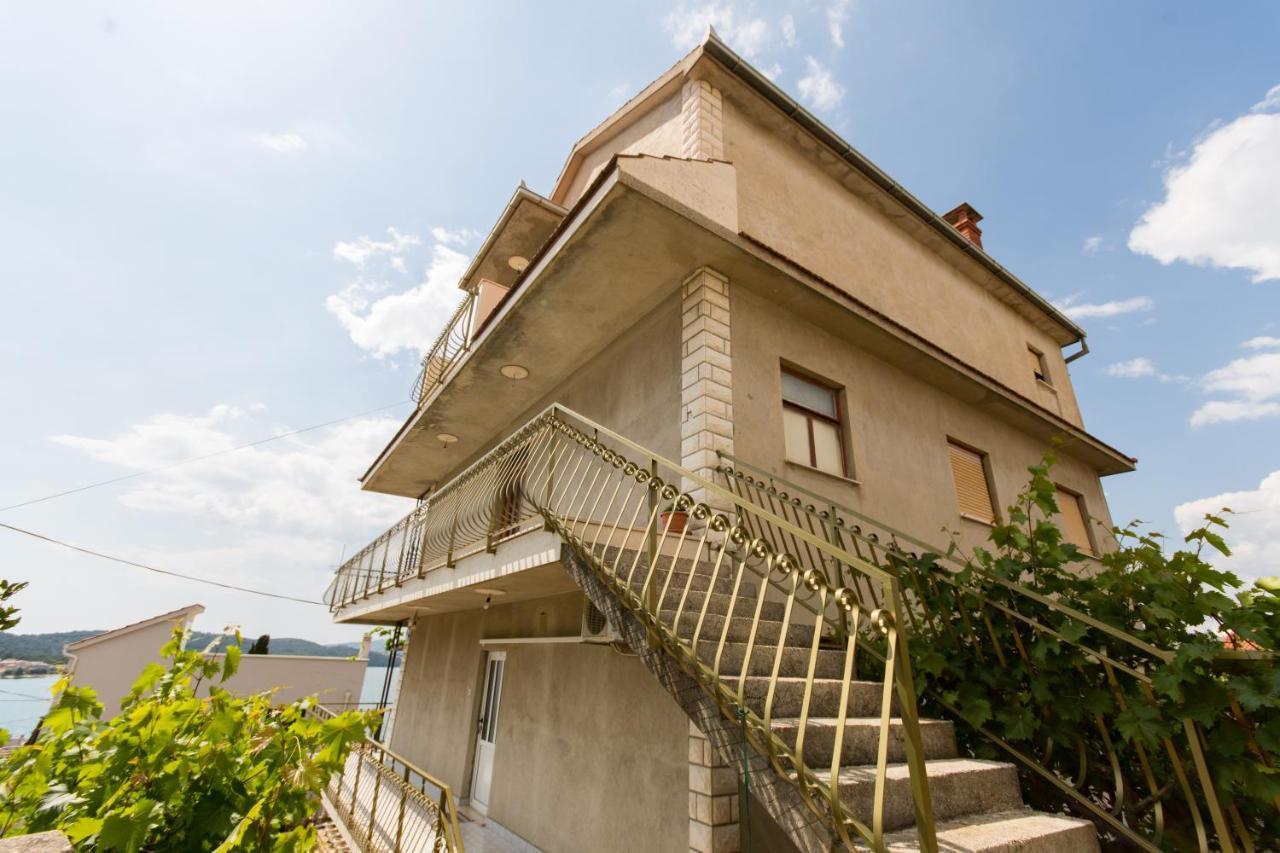Apartmani Mila A1 & A2 & 3 Трогир Экстерьер фото